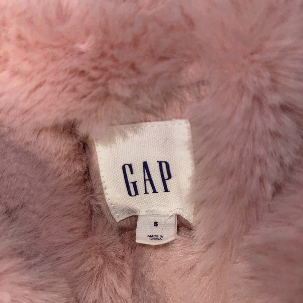 Gap - Picture 3 of 3